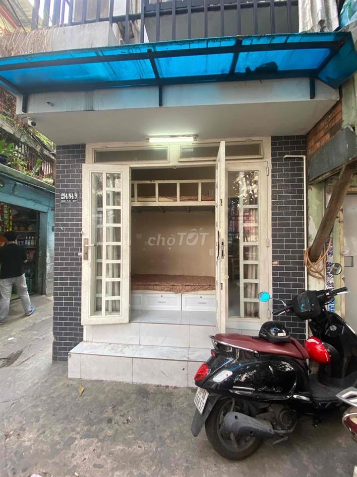 Phòng riêng 2 người - Máy lạnh - Đồng hồ điện riêng - Ngã tư hàng xanh