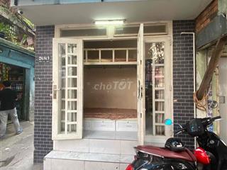 Phòng riêng 2 người - Máy lạnh - Đồng hồ điện riêng - Ngã tư hàng xanh