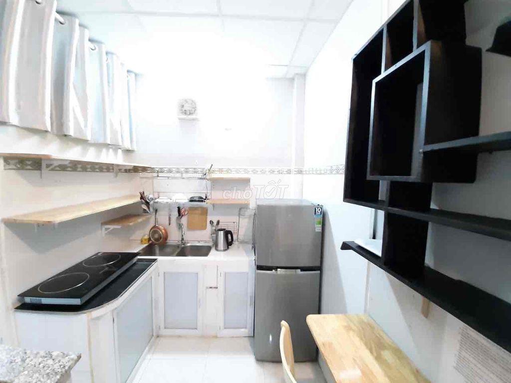 Phòng riêng 2 người - Máy lạnh - Đồng hồ điện riêng - Ngã tư hàng xanh
