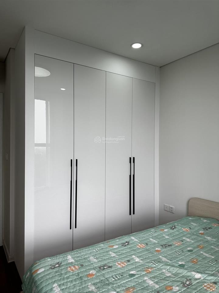 Qũy hàng cho thuê 123pn đầy đủ nhất tại mỹ đình pearl t5.  em ạ.