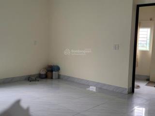 Cho thuê phòng trọ tầng 3, gần trường đại học đại nam