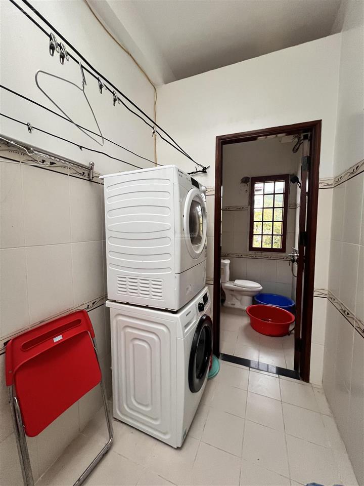 Cho thuê nhà 2 tầng sát biển sơn trà  chân núi sơn trà  100 mét ra biển