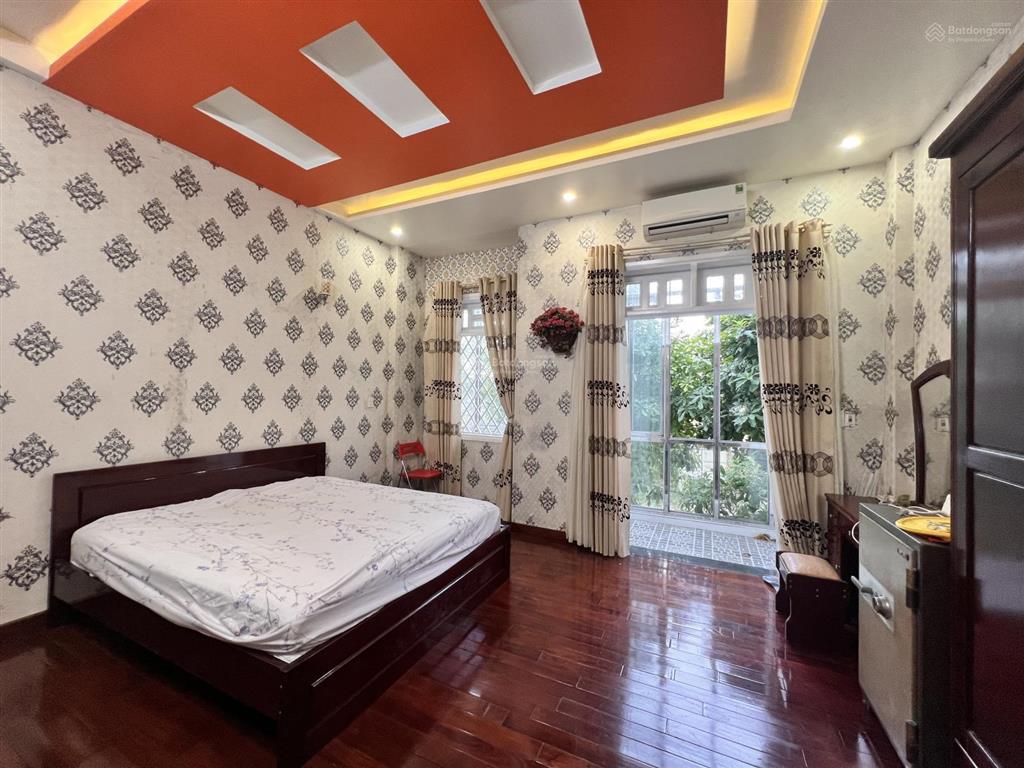 Cho thuê nhà 2 tầng sát biển sơn trà  chân núi sơn trà  100 mét ra biển
