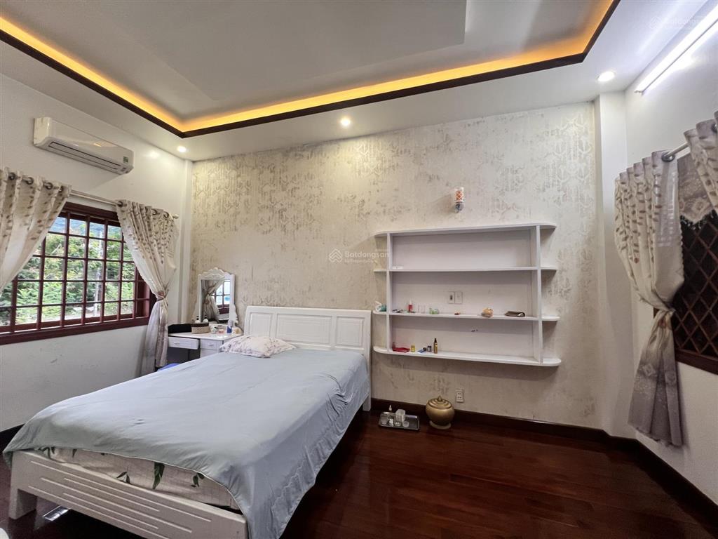 Cho thuê nhà 2 tầng sát biển sơn trà  chân núi sơn trà  100 mét ra biển