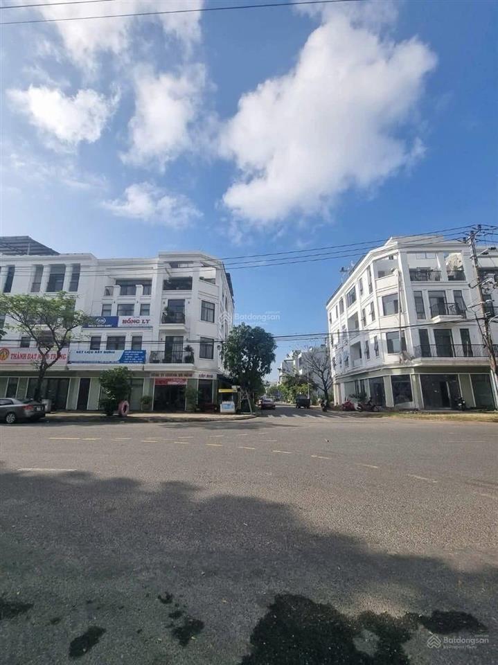 Bán nhà nguyễn xuân khoát 4pn  biển phạm văn đồng cách 600m