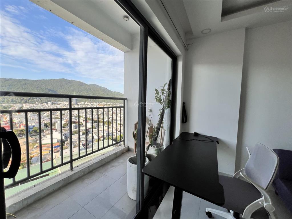 Cho thuê căn hộ 1pn sơn trà ocean view ở ngay cực đẹp tầng cao máy giặt sấy và bàn làm việc