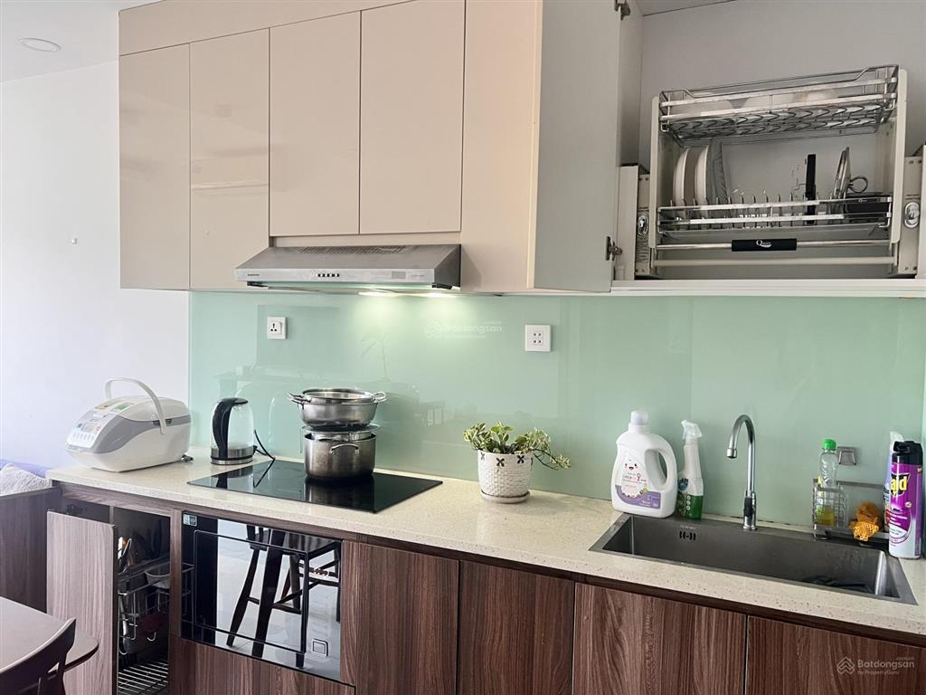 Cho thuê căn hộ 1pn sơn trà ocean view ở ngay cực đẹp tầng cao máy giặt sấy và bàn làm việc