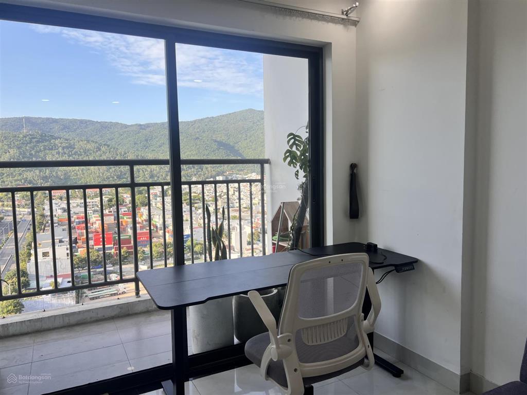 Cho thuê căn hộ 1pn sơn trà ocean view ở ngay cực đẹp tầng cao máy giặt sấy và bàn làm việc