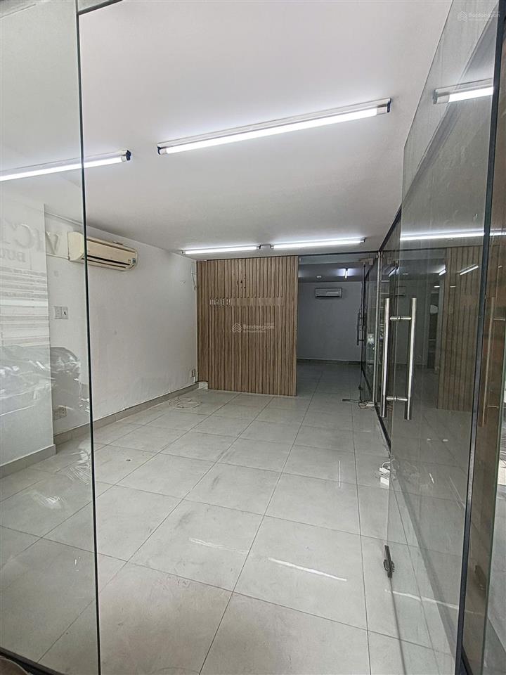 Cho thuê mặt bằng đối diện trường thoại ngọc hầu (767 lũy bán bích)