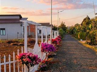 Bán đất sát quốc lộ 27, nhà thờ, có mước máy dt 179m2 sẵn thổ chỉ 2xxtr tại cưkuin đắk lắk