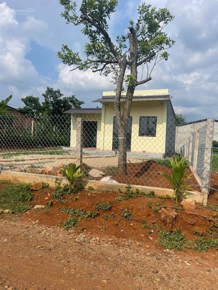 Bán đất tặng nhà dt 305m2 sẵn 120m2 thổ cư nhà xách vali vào ở ngay gần mọi tiện ích chỉ 499tr