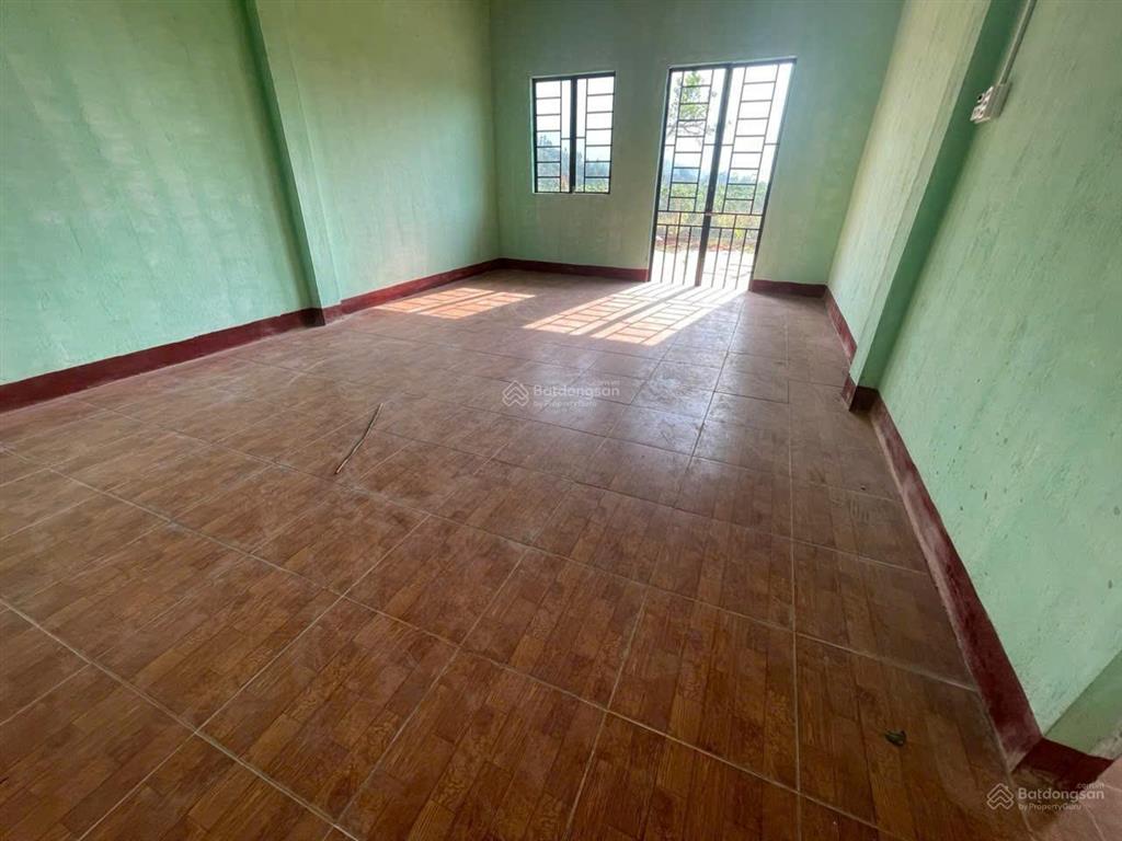 Bán đất tặng nhà dt 305m2 sẵn 120m2 thổ cư nhà xách vali vào ở ngay gần mọi tiện ích chỉ 499tr