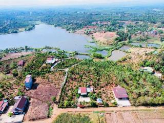 Lô đất 3 mặt tiền cuối đất giáp hồ mát mẻ dt 1788,8m2 sẵn 400m2 thổ cư view ôm trọn hồ 56 chỉ 1,7t