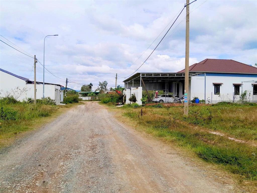 Tt đinh văn lâm hà dt 12*24,5m full thổ đất trung tâm thị trấn cách 100m đường vành đai giá 2.45ty