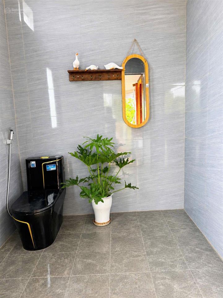 Bán căn nhà mới xây 2pn, có sân vườn rộng sân bbq full nội thất chỉ xách vali vào ở giá 999tr
