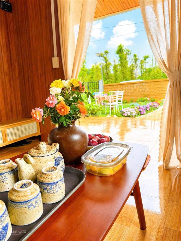 Bán căn nhà mới xây 2pn, có sân vườn rộng sân bbq full nội thất chỉ xách vali vào ở giá 999tr