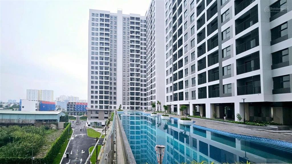 Bán căn studio 1 phòng ngủ, hướng đông nam view hồ bơi, có sổ công chứng ngay.
