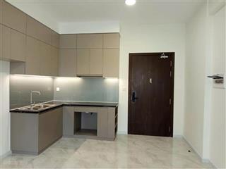 Bán căn studio 1 phòng ngủ, hướng đông nam view hồ bơi, có sổ công chứng ngay.