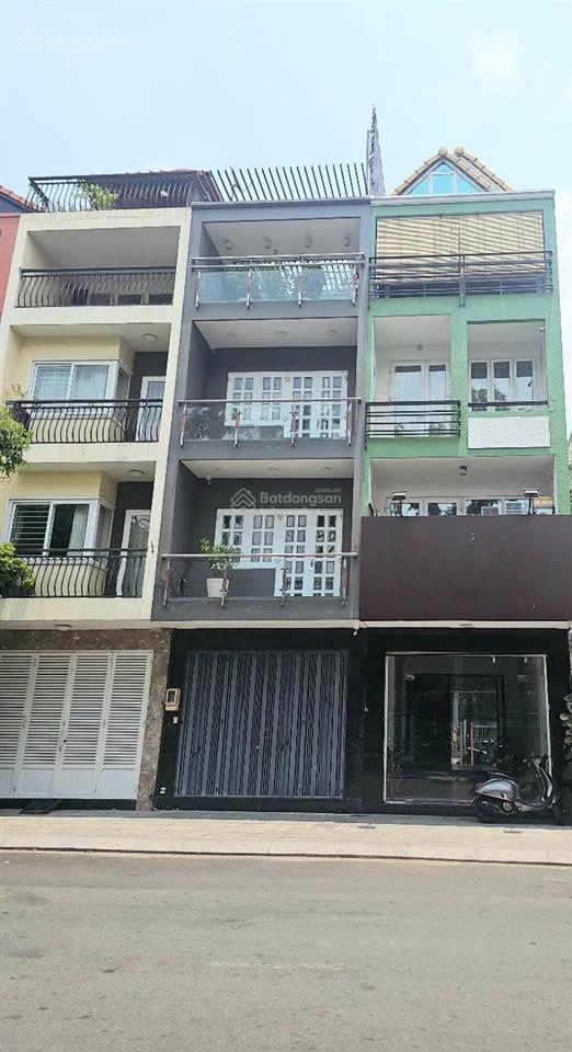 Bán nhà mặt tiền hoa phuợng, khu cao cấp nhất phú nhuận để đi mỹ, sát ngay q.1, dt 4x18m, 5 tầng