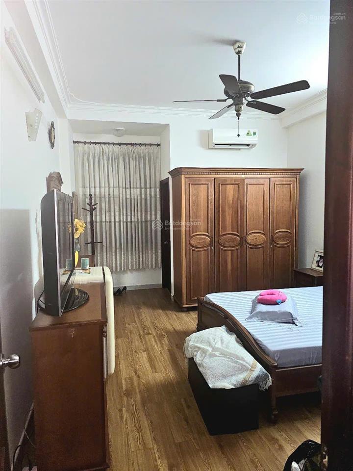 Bán nhà mặt tiền hoa phuợng, khu cao cấp nhất phú nhuận để đi mỹ, sát ngay q.1, dt 4x18m, 5 tầng