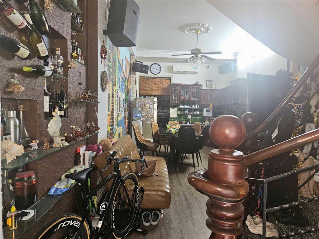 Bán nhà mặt tiền hoa phuợng, khu cao cấp nhất phú nhuận để đi mỹ, sát ngay q.1, dt 4x18m, 5 tầng