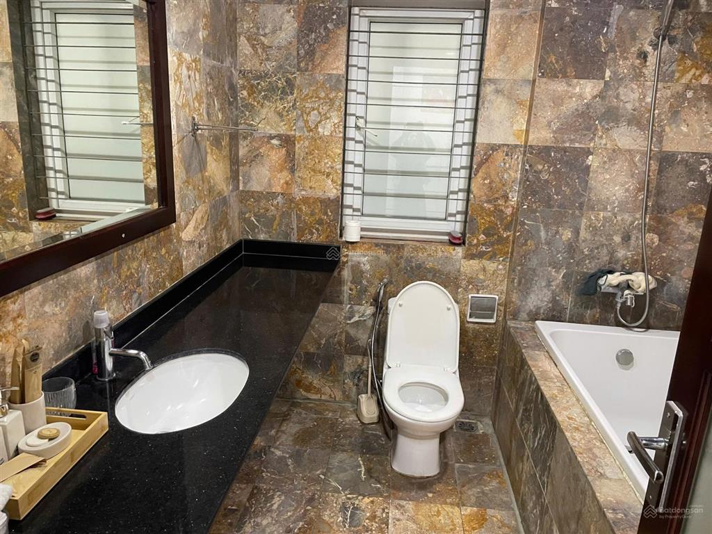 Cho thuê căn hộ dịch vụ 100m2 2 wc 2 phòng ngủ, đầy đủ tiện ích tại 24 đông quan, nghĩa đô