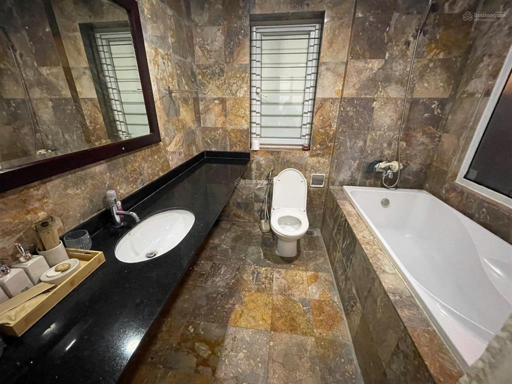 Cho thuê căn hộ dịch vụ 100m2 2 wc 2 phòng ngủ, đầy đủ tiện ích tại 24 đông quan, nghĩa đô