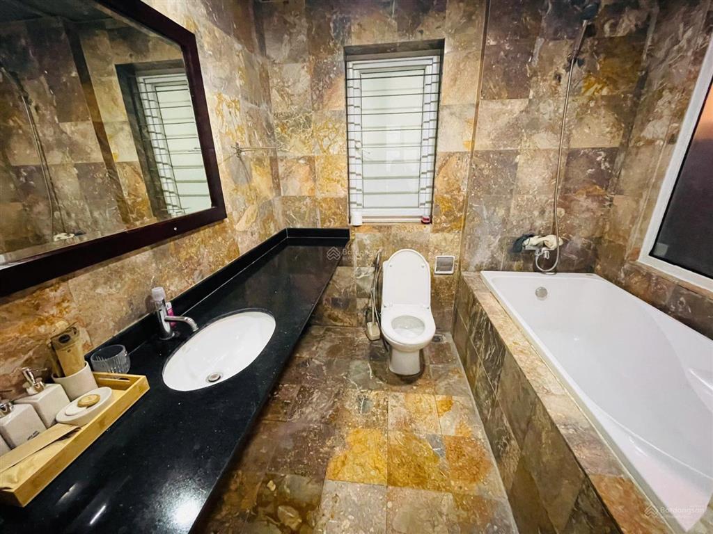 Cho thuê căn hộ dịch vụ 100m2 2 wc 2 phòng ngủ, đầy đủ tiện ích tại 24 đông quan, nghĩa đô