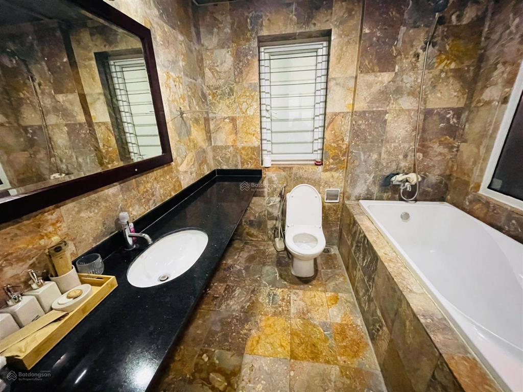 Cho thuê căn hộ dịch vụ 100m2 2 wc 2 phòng ngủ, đầy đủ tiện ích tại 24 đông quan, nghĩa đô