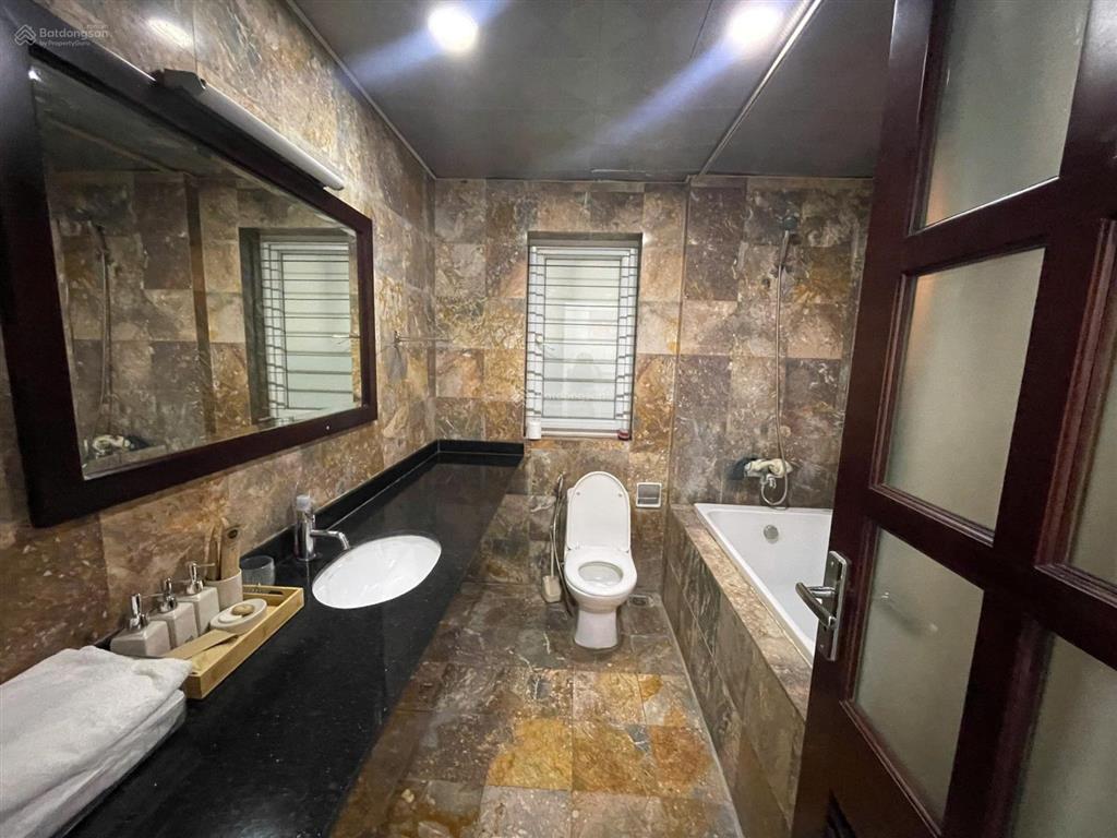 Cho thuê căn hộ dịch vụ 100m2 2 wc 2 phòng ngủ, đầy đủ tiện ích tại 24 đông quan, nghĩa đô