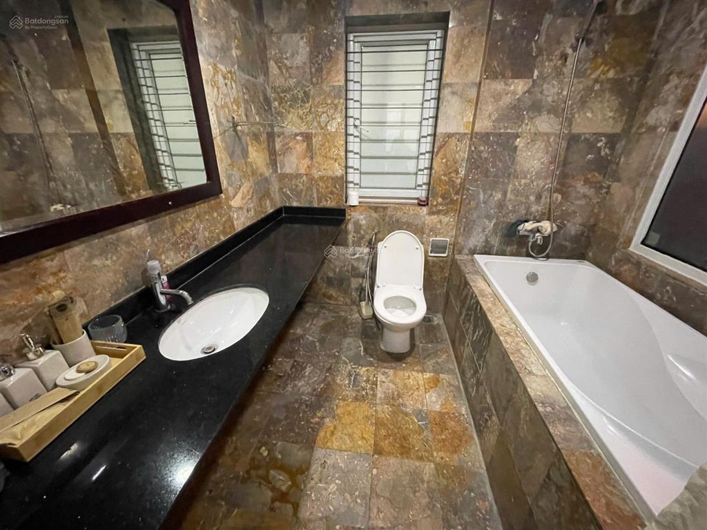 Cho thuê căn hộ dịch vụ 100m2 2 wc 2 phòng ngủ, đầy đủ tiện ích tại 24 đông quan, nghĩa đô