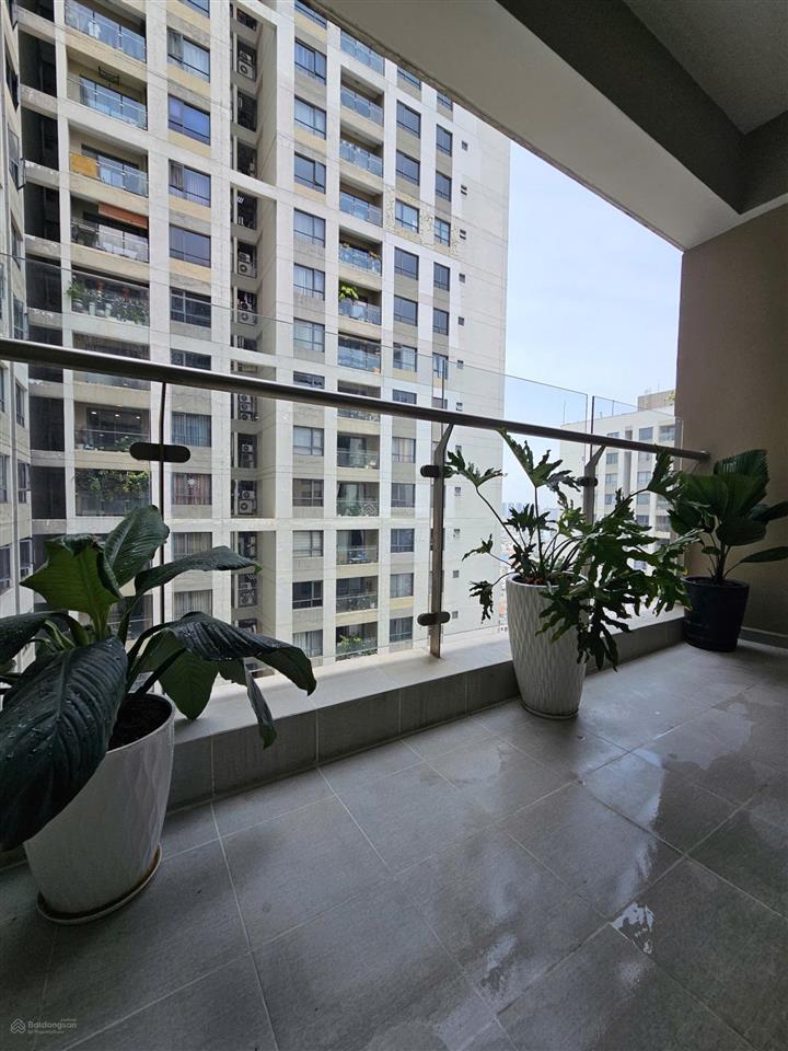 Bán goldview q4 diện tích 65m2 có ban công cực rộng và dài, 1pn , giá 6,1ty  0933 600 ***