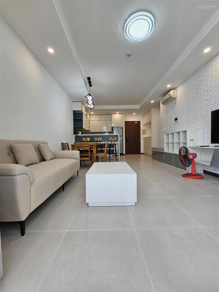 Bán goldview q4 diện tích 65m2 có ban công cực rộng và dài, 1pn , giá 6,1ty  0933 600 ***
