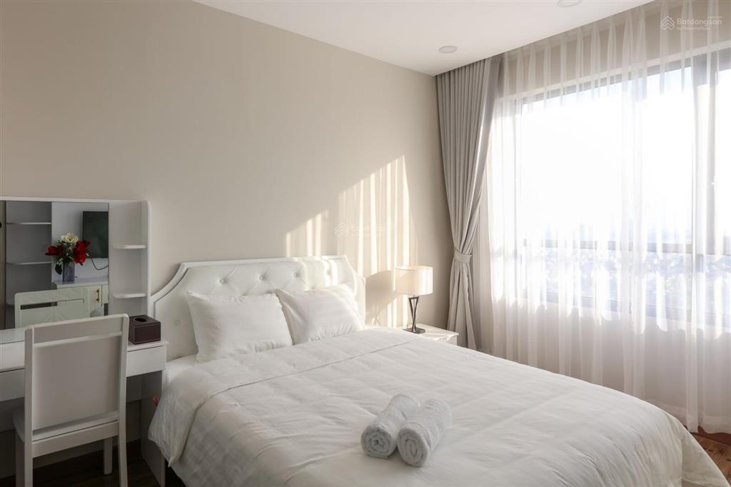 Hàng hiếm tại căn hộ goldview, vị trí trung tâm q4 2pn chỉ 17tr/th  giá cực tốt.  0933 600 ***