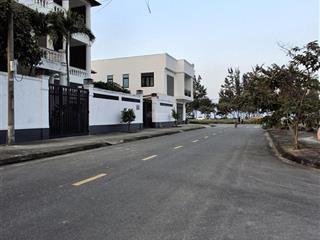 Chính chủ nhà 3 tầng 3 mê, góc 2 mt đường trịnh khắc lập, 4 phòng ngủ, cách bãi tắm biển 300m, 7.tỷ