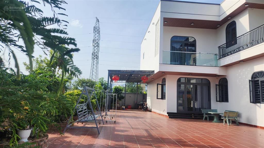 Biệt thự sân vườn 2 tầng, 2 mê đúc đầy đủ công năng 517 m2 đường rộng 5m cách bãi tắm biển 5 km