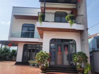 Biệt thự sân vườn 2 tầng, 2 mê đúc đầy đủ công năng 517 m2 đường rộng 5m cách bãi tắm biển 5 km