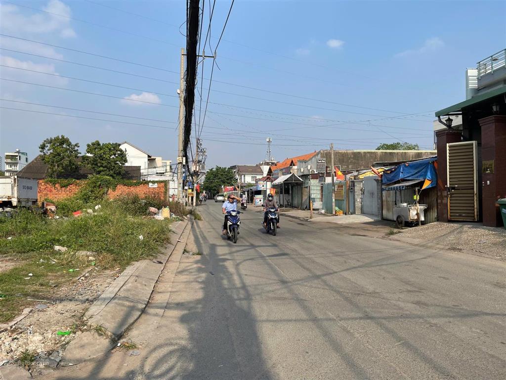 Hàng hiếm mặt tiền đường 11 cực đẹp, khu phân lô đồng bộ, giá chỉ bằng trong hẻm