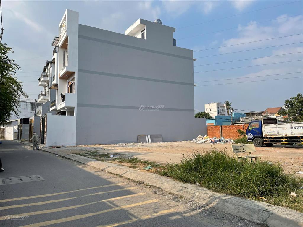 Hàng hiếm mặt tiền đường 11 cực đẹp, khu phân lô đồng bộ, giá chỉ bằng trong hẻm