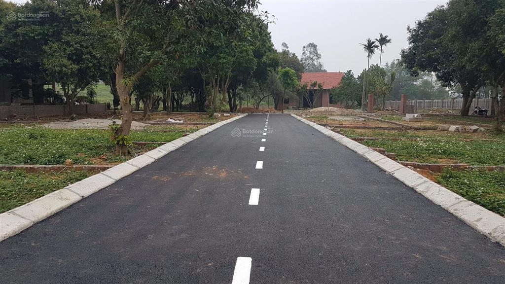 Chỉ 1,55 tỷ đất sổ đỏ cạnh hồ ban tiện đường rộng 5m