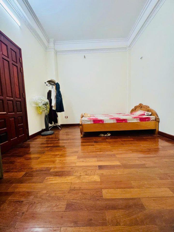 Phân lô Đền Lừ Hoàng Mai mặt tiền 5.5m vỉa hè 20 tỷ. Đối diện khu DT Louis Hoàng Mai trươc nhà vỉa hè rộng ô tô tránh nh