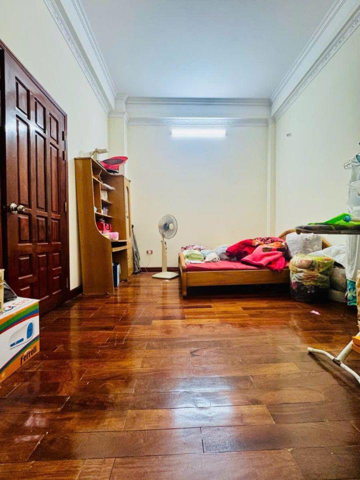 Phân lô Đền Lừ Hoàng Mai mặt tiền 5.5m vỉa hè 20 tỷ. Đối diện khu DT Louis Hoàng Mai trươc nhà vỉa hè rộng ô tô tránh nh