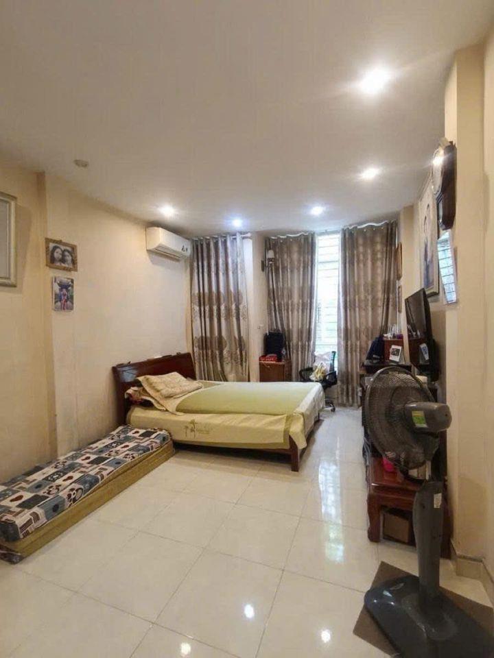 Bán nhà rẻ 6 tầng mặt phố Nguyễn Du Hoàn Kiếm 60 tỷ. DT: 90 m2 mặt tiền rộng sổ đỏ 1 chủ vuông 