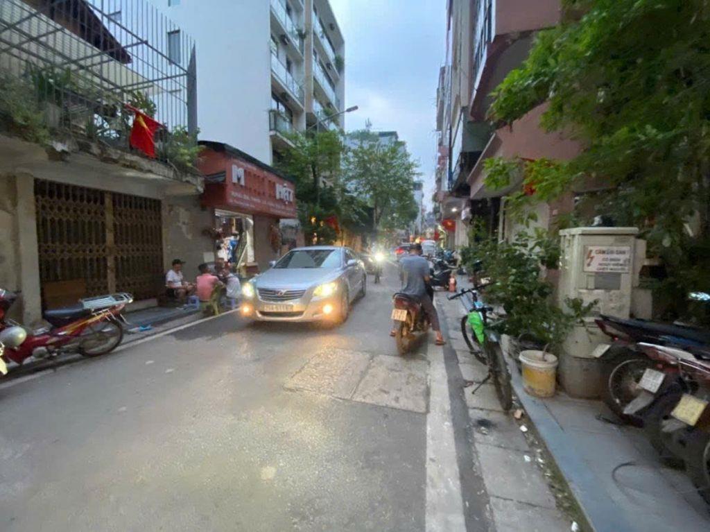 Bán nhà rẻ 6 tầng mặt phố Nguyễn Du Hoàn Kiếm 60 tỷ. DT: 90 m2 mặt tiền rộng sổ đỏ 1 chủ vuông 
