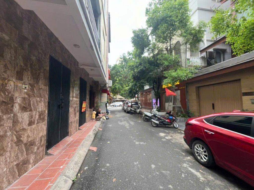 Bán nhà lô góc 2 mặt tiên phố Nguyễn Thi Định Cầu Giấy Hà Nội. DT 80m2, mở của 2 mặt, 1 mặt đối diên quần thể biệt thự p