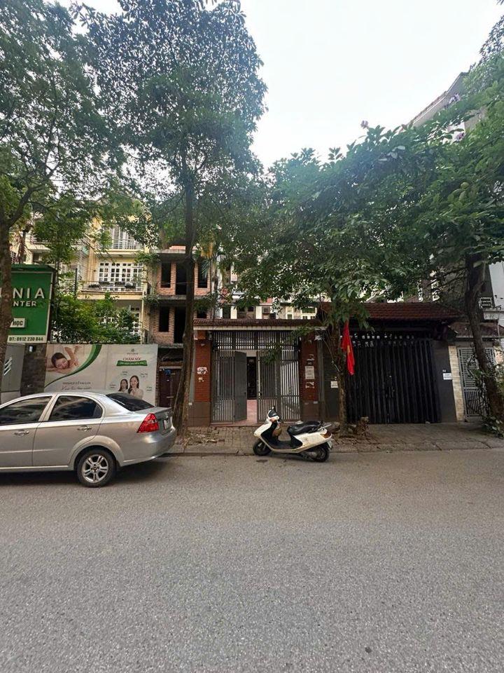 Bán nhà lô góc 2 mặt tiên phố Nguyễn Thi Định Cầu Giấy Hà Nội. DT 80m2, mở của 2 mặt, 1 mặt đối diên quần thể biệt thự p