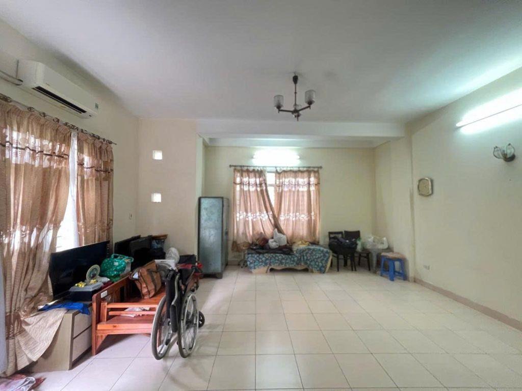 Bán nhà lô góc 2 mặt tiên phố Nguyễn Thi Định Cầu Giấy Hà Nội. DT 80m2, mở của 2 mặt, 1 mặt đối diên quần thể biệt thự p