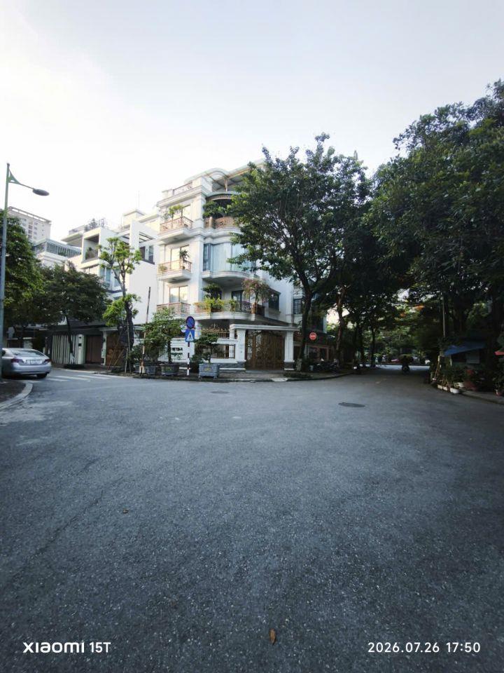 Biệt thự ngõ 67 Phùng Khoang Hà Nội lô góc wieo hồ 30 tỷ. Hai mặt tiền vỉa hè ô tô tránh nhau 