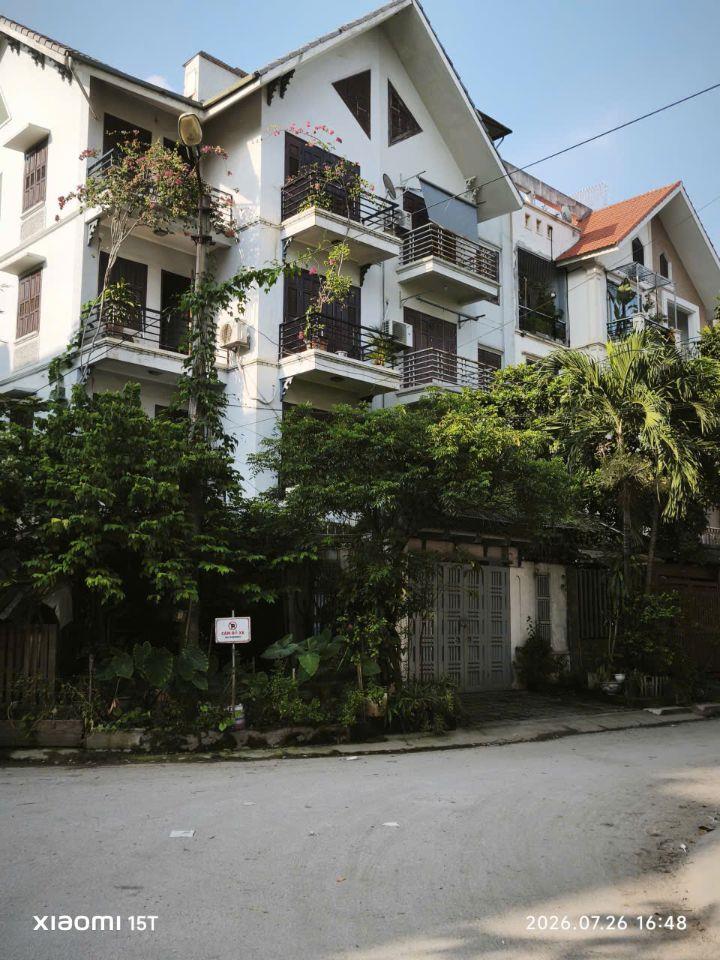 Biệt thự ngõ 67 Phùng Khoang Hà Nội lô góc wieo hồ 30 tỷ. Hai mặt tiền vỉa hè ô tô tránh nhau 