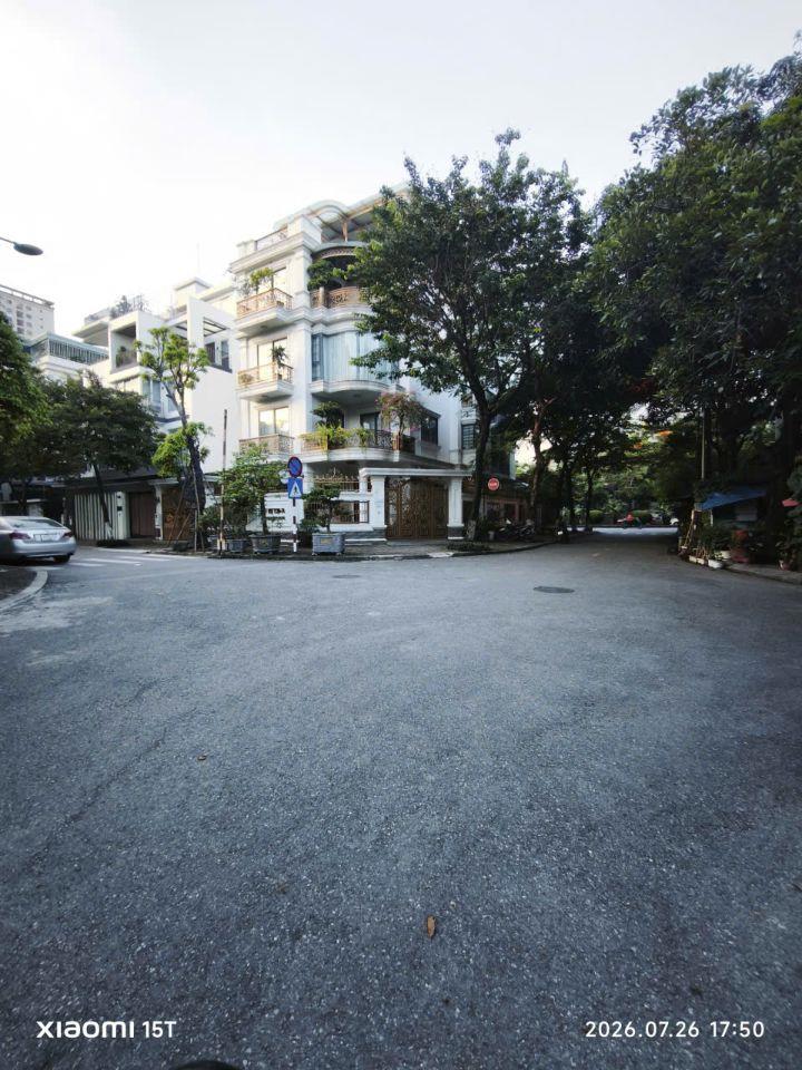Biệt thự ngõ 67 Phùng Khoang Hà Nội lô góc wieo hồ 30 tỷ. Hai mặt tiền vỉa hè ô tô tránh nhau 